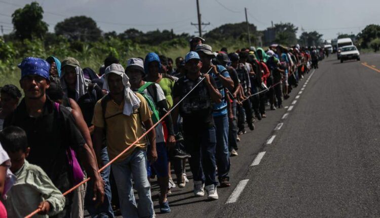 Caravana de 5 mil migrantes parte de Tapachula