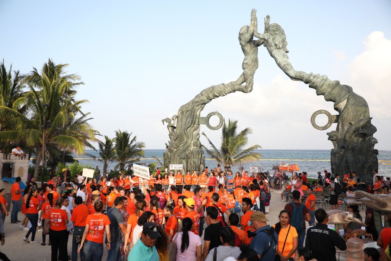 Marchan en Playa del Carmen contra la violencia a la mujer y las niñas ...