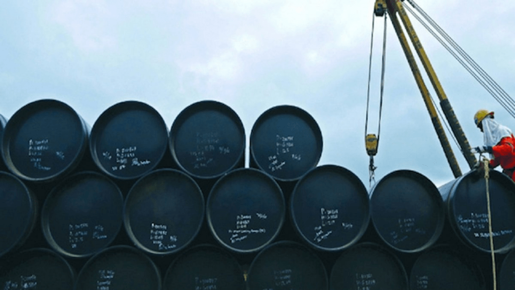 Petróleo Brent baja a 75.90 dólares y el dólar abre en 17.51 pesos en México