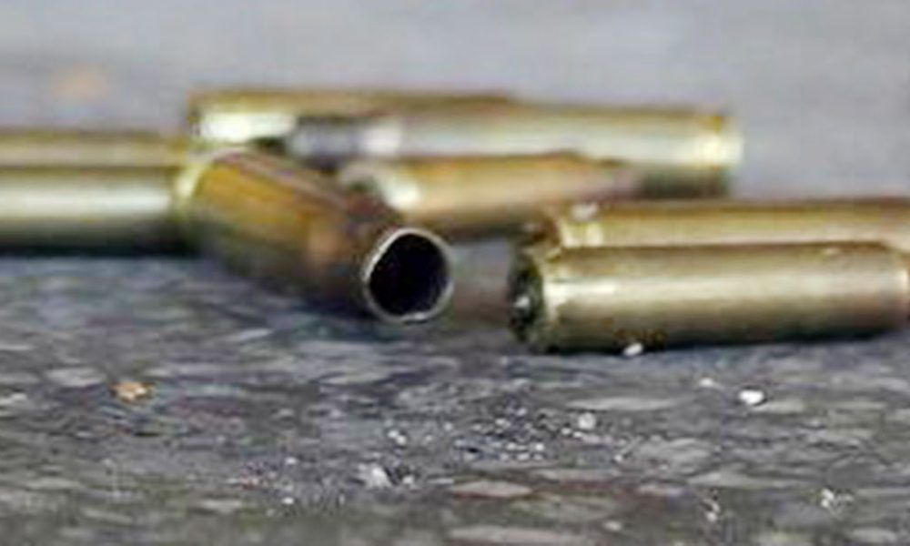 Atacan a mujer a balazos en In House