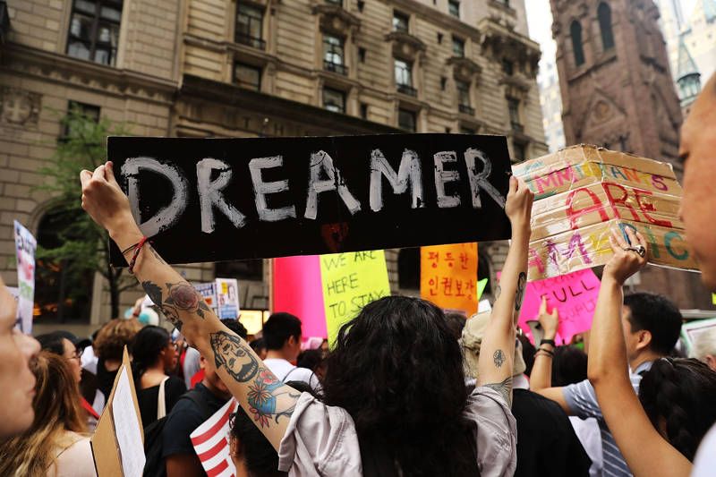 Ordena Juez a gobierno de Trump reabrir programa de protección a Dreamers. Noticias en tiempo real
