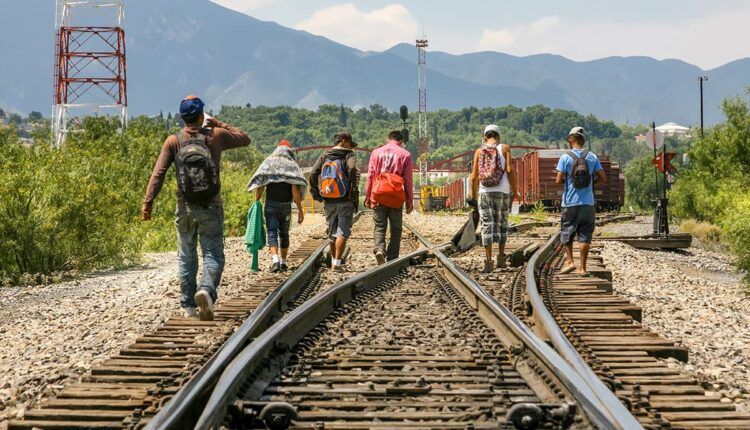 Falta atender temas centrales en problemática migratoria regional: AMLO