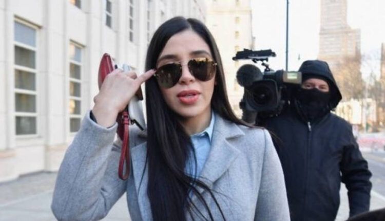 Emma Coronel sale de prisión