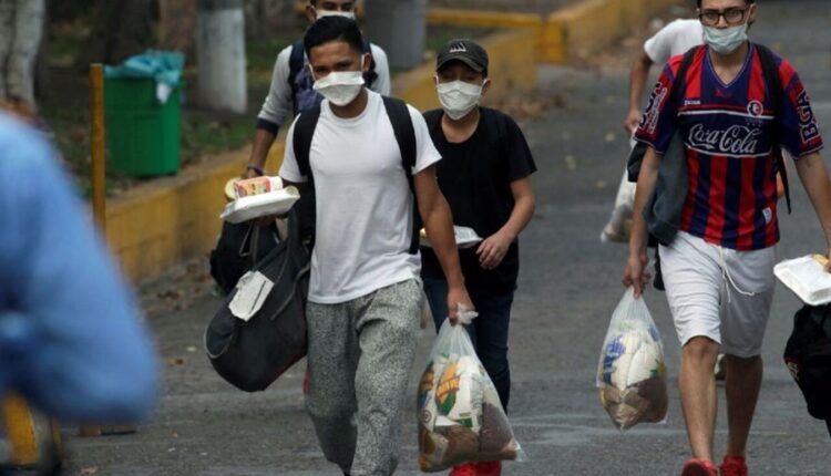 Migrantes con permiso temporal en EE.UU. enfrentan orden de salida inmediata