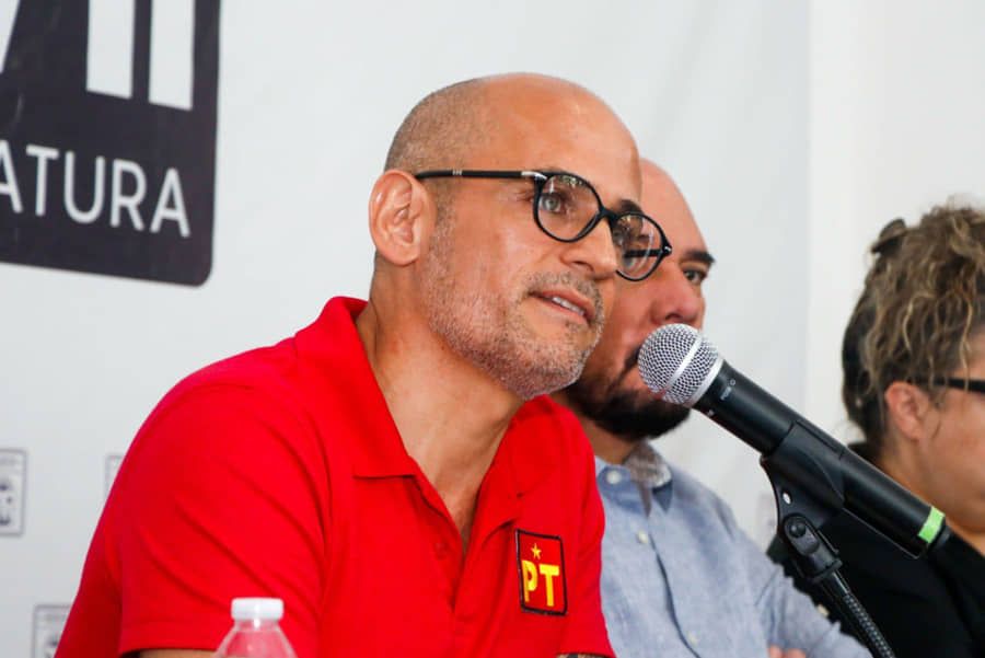 Diputado Hugo Alday presenta iniciativa para proteger los Derechos de los artistas y autores en Quintana Roo