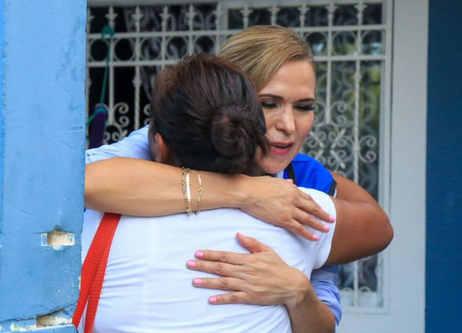 Lili Campos visitó a vecinos de la colonia 28 de Julio