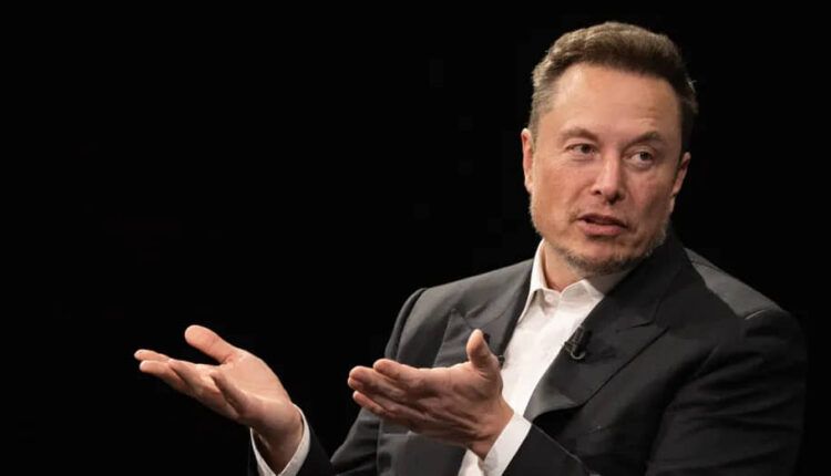 Musk acusa a Facebook de manipular la opinión pública