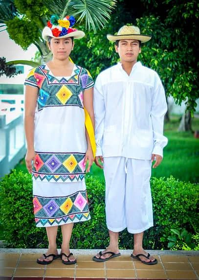 Tesoros de Tradición: Los Trajes Típicos de Quintana Roo