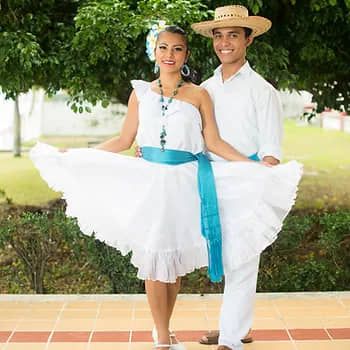 Tesoros de Tradición: Los Trajes Típicos de Quintana Roo