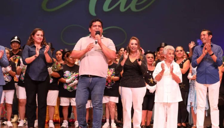 Celebran adultos mayores “Una Vida en el Arte”