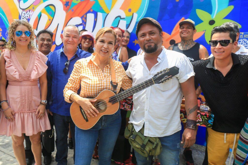 Playa del Carmen, Solidaridad, 21 de septiembre del 2023.- Lili Campos develó el muro “La Bamba por Playa” Un espacio de sano esparcimiento familiar