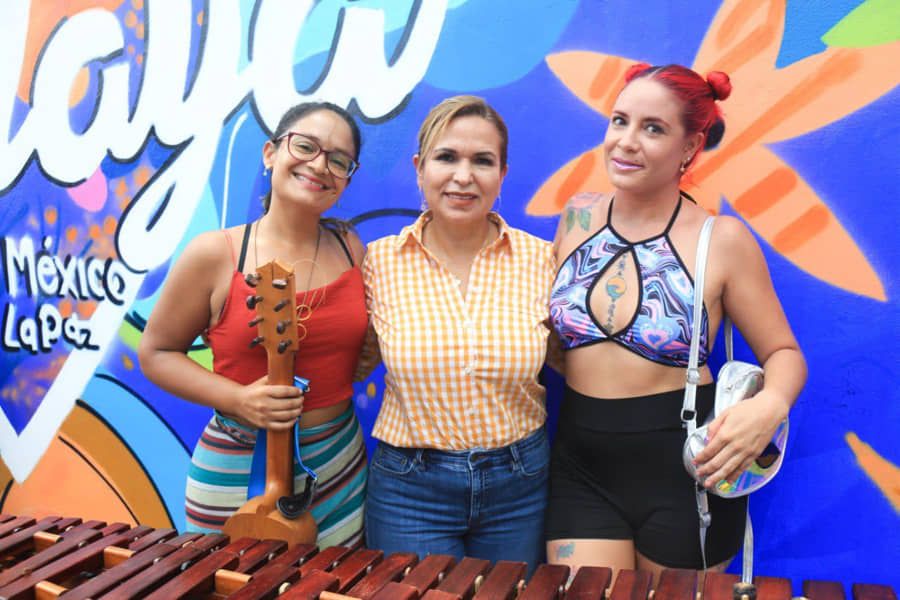 Playa del Carmen, Solidaridad, 21 de septiembre del 2023.- Lili Campos develó el muro “La Bamba por Playa” Un espacio de sano esparcimiento familiar