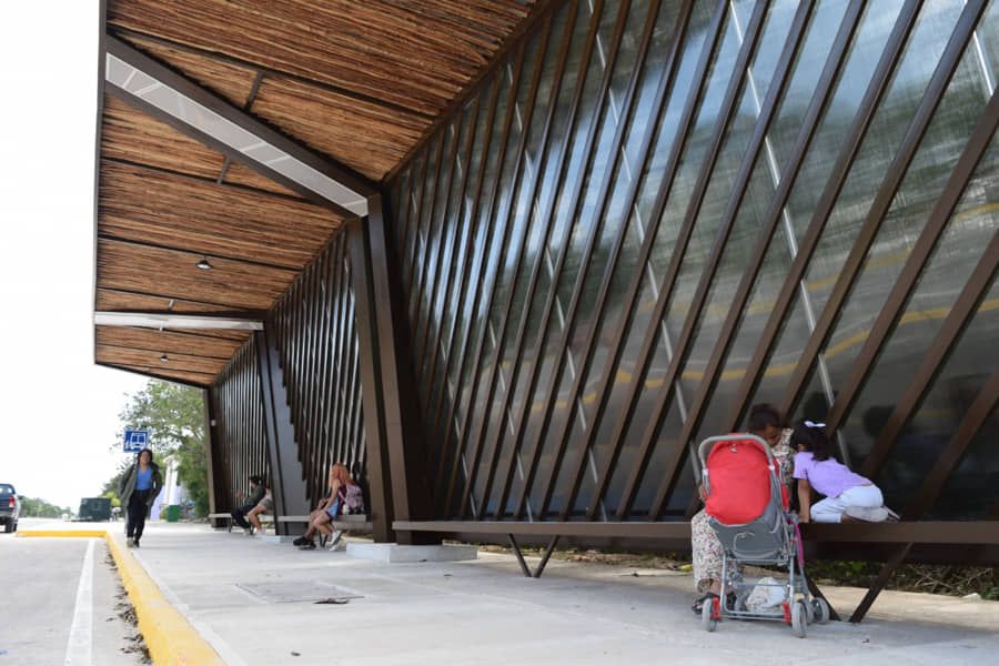 Dos nuevos paraderos más cuatro rehabilitados, dan seguridad y comodidad a la gente