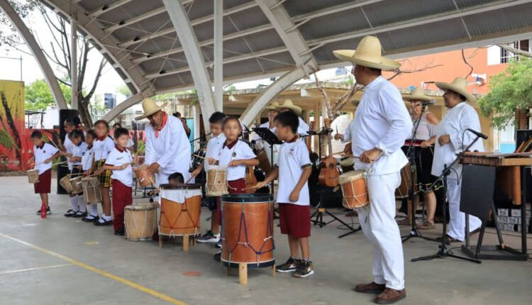 Llevan concierto folklórico a escuela en Villa del Sol