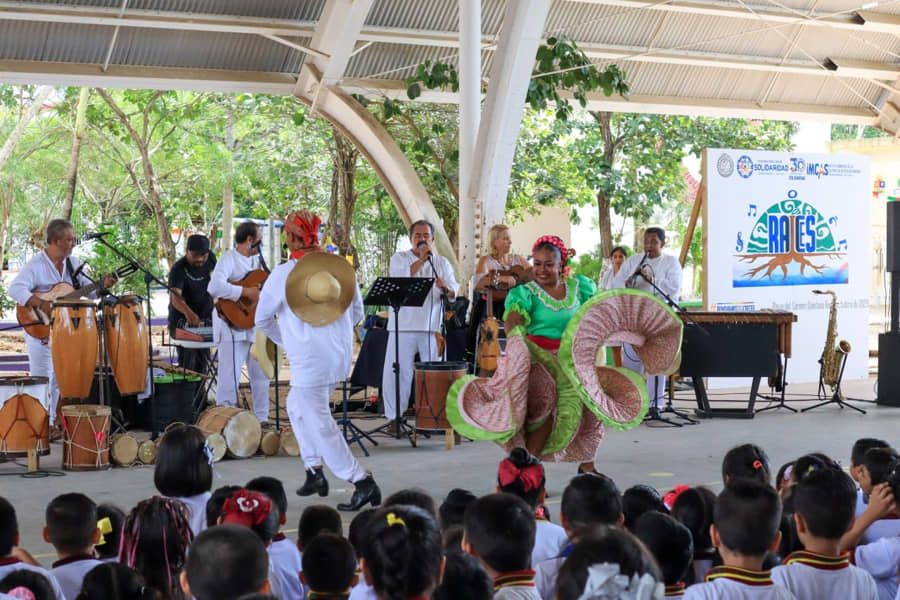 Llevan concierto folklórico a escuela en Villa del Sol