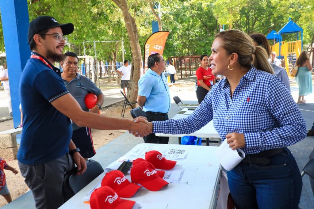 Realizan feria del empleo en Villas del Sol