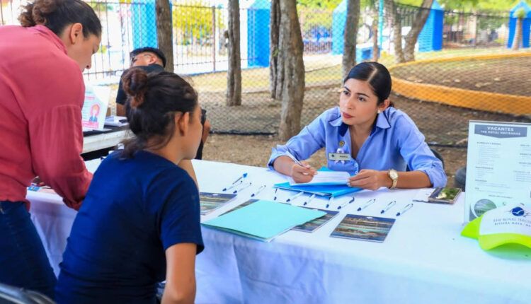 Realizan feria del empleo en Villas del Sol