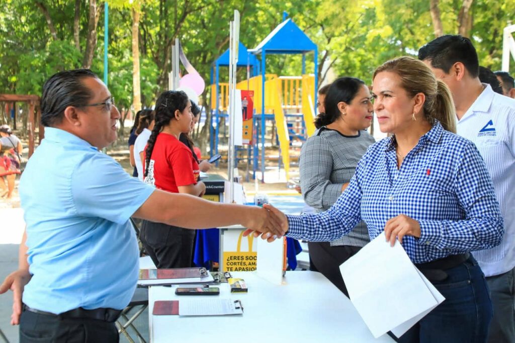 Realizan feria del empleo en Villas del Sol