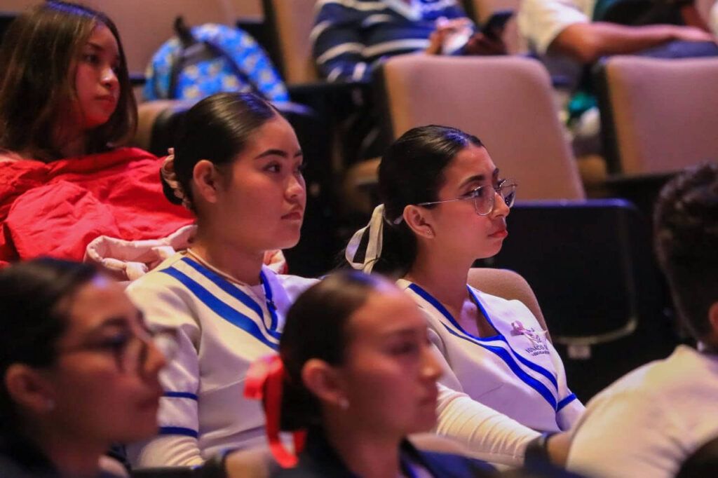 Realizan simposio “Tu lucha es mi lucha contra el cáncer de mama”