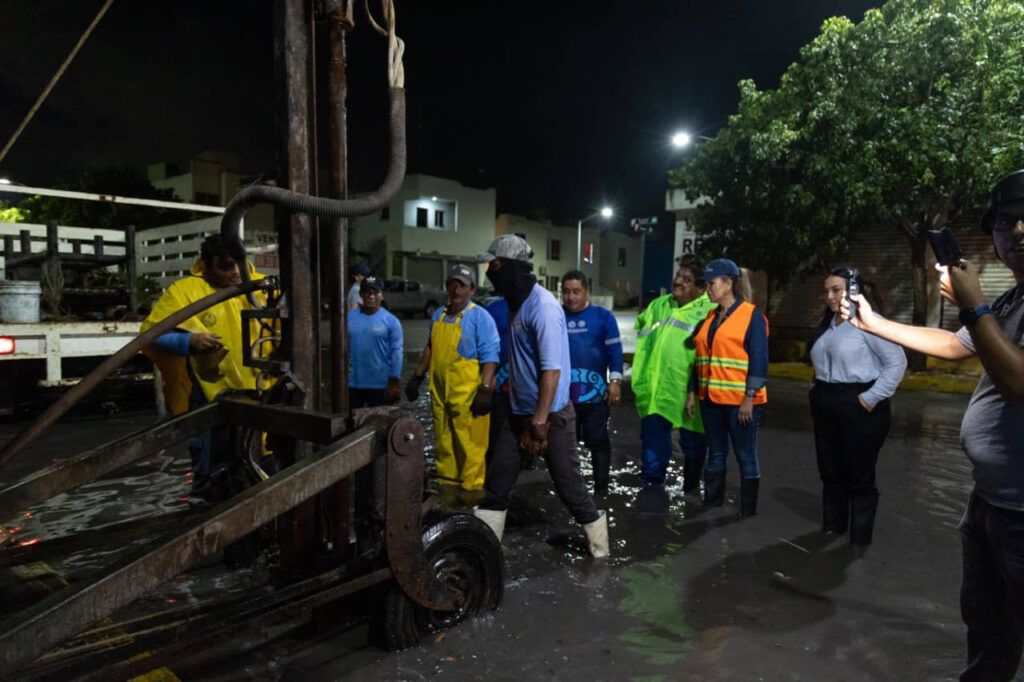 Activan respuesta a fuertes lluvias en Playa del Carmen