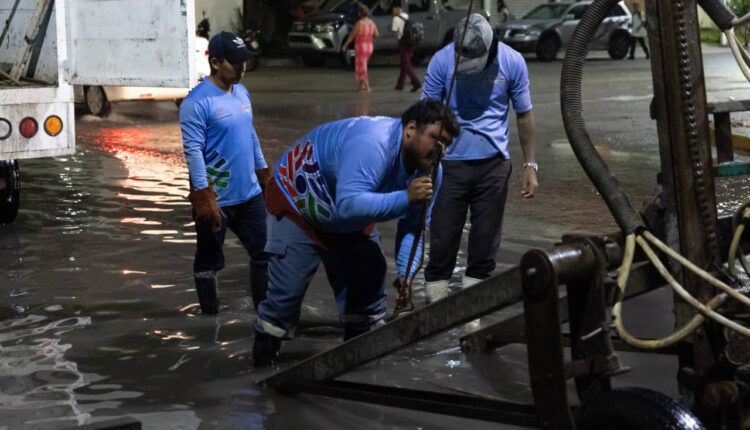 Activan respuesta a fuertes lluvias en Playa del Carmen