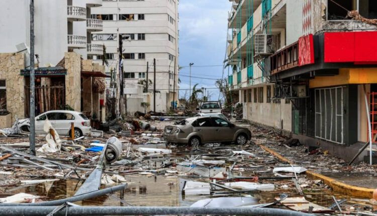 Piden que bancos suspendan cobros de tarjetas a afectados por 'Otis'