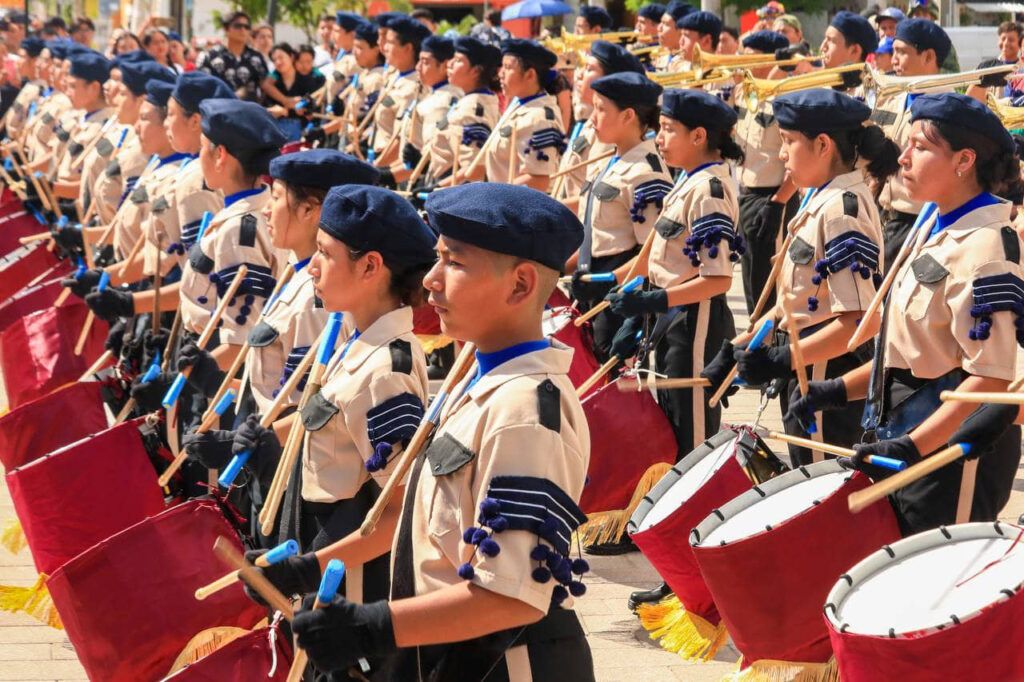 Participativo y vistoso desfile por el CXIII Aniversario de la Revolución Mexicana