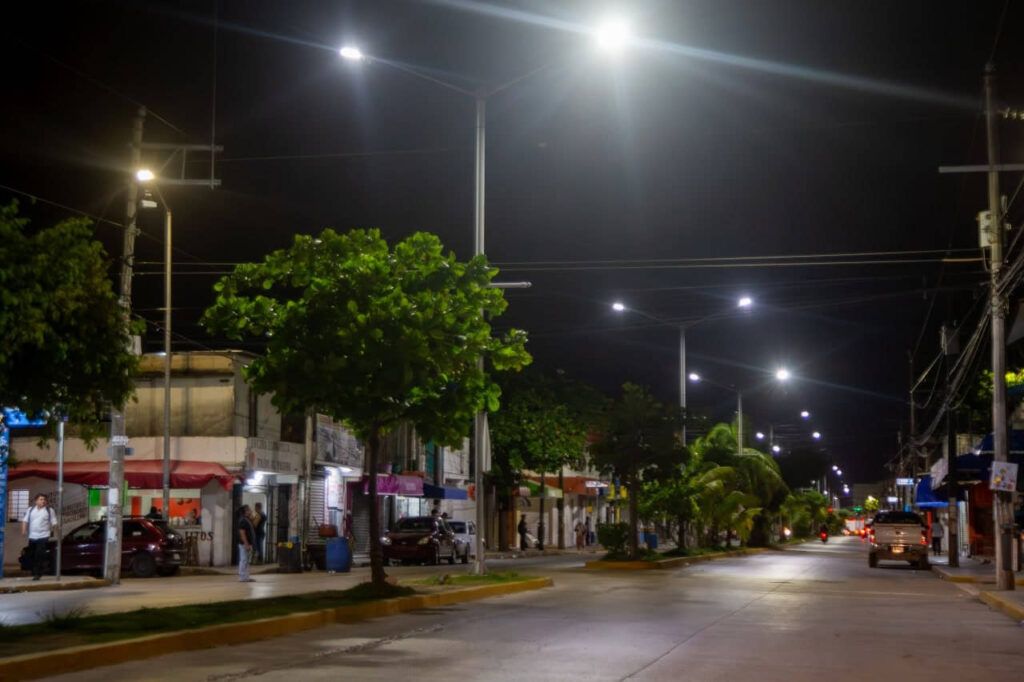 Avanza proyecto de iluminación de calles en Playa del Carmen