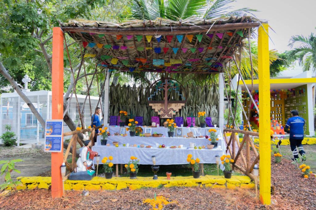 Comienza tradición de Día de Muertos en panteón municipal