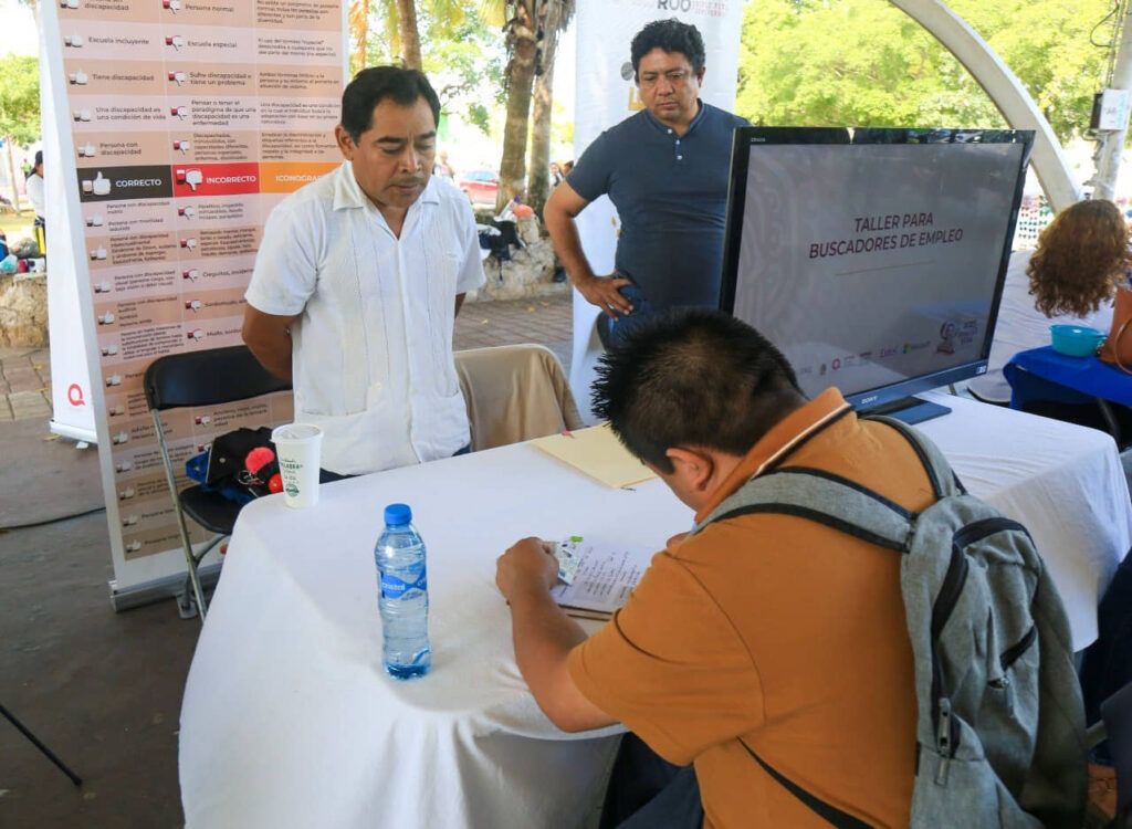 Realizan feria del empleo en Villamar 1