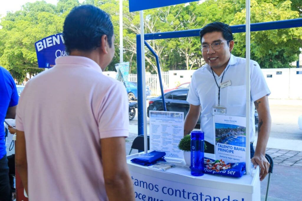Realizan feria del empleo en Villamar 1