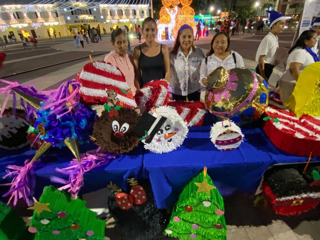 Festival navideño para celebrar fin de cursos de capacitación en Playa del Carmen