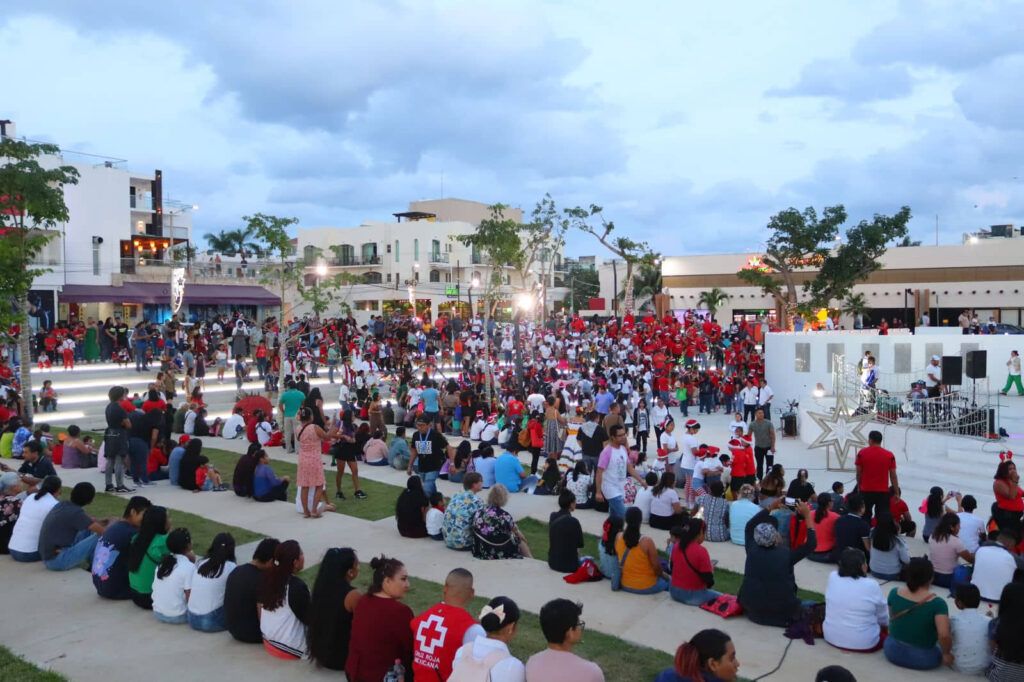 Festival navideño para celebrar fin de cursos de capacitación en Playa del Carmen