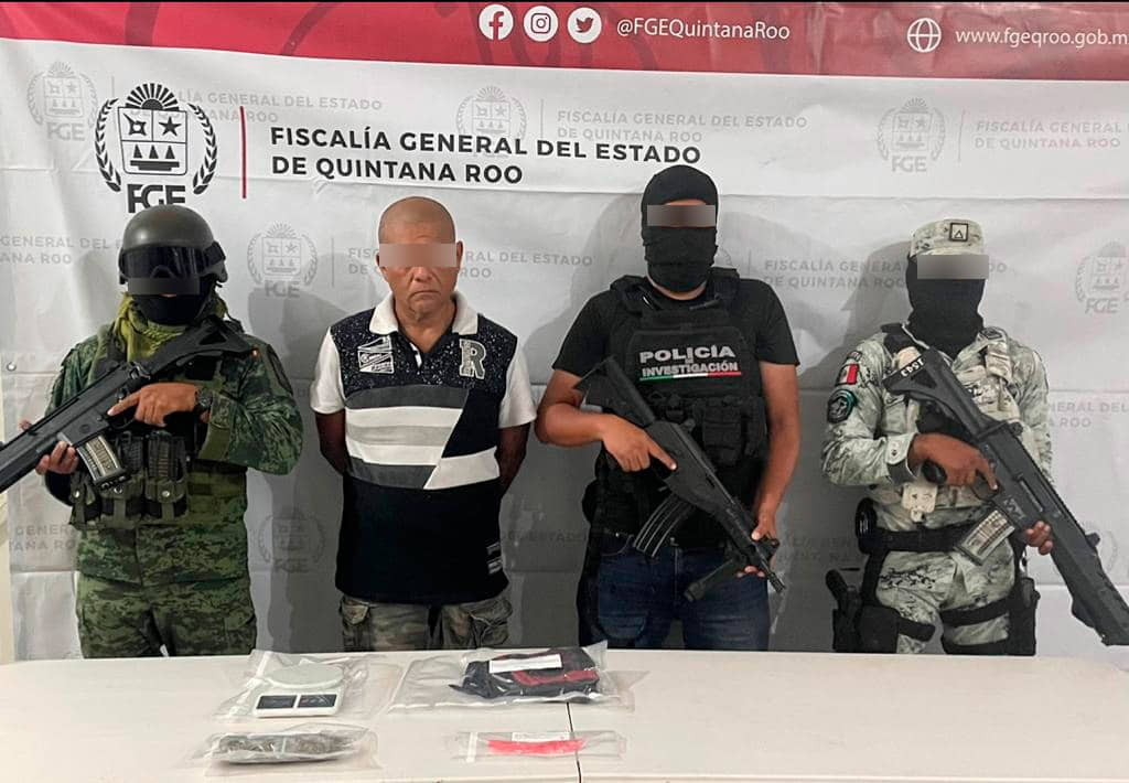 Detienen a cinco y aseguran drogas, armas y cartuchos útiles