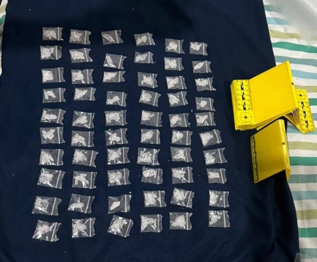 Detienen a tres personas y aseguran presuntas drogas en tres cateos en Tulum