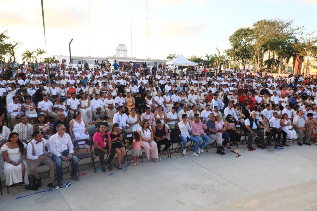 Formalizan su unión 302 parejas en bodas colectivas