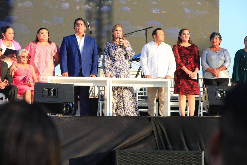 Formalizan su unión 302 parejas en bodas colectivas