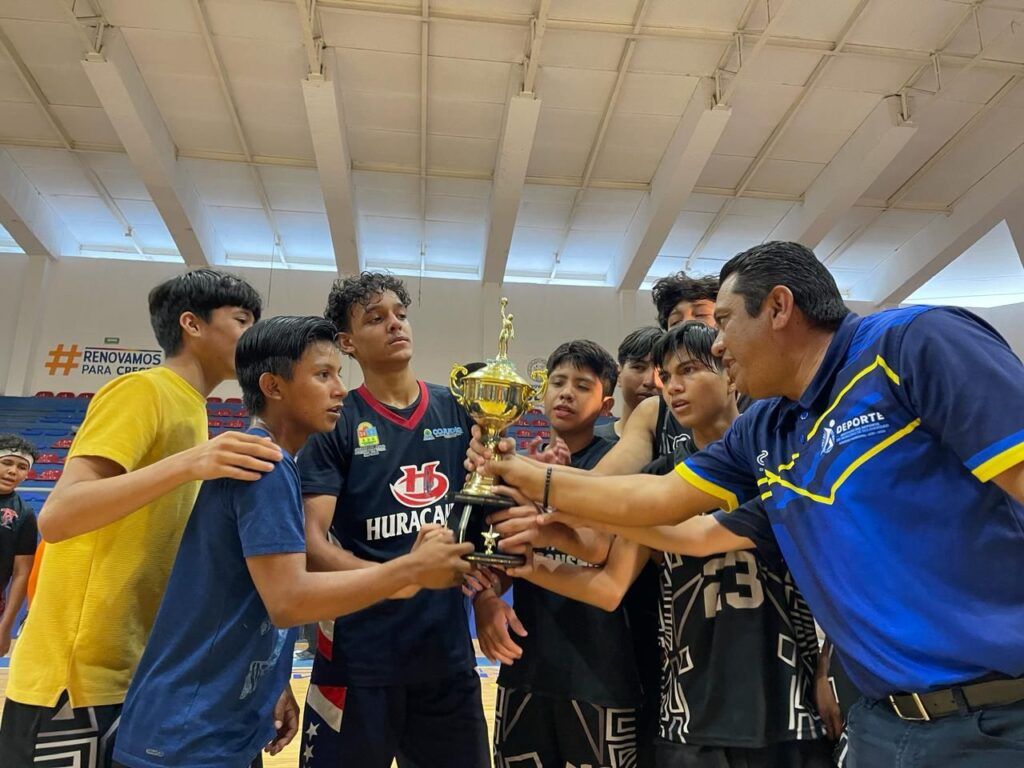 La Secundaria René Fajardo domina el basquetbol estudiantil en Solidaridad