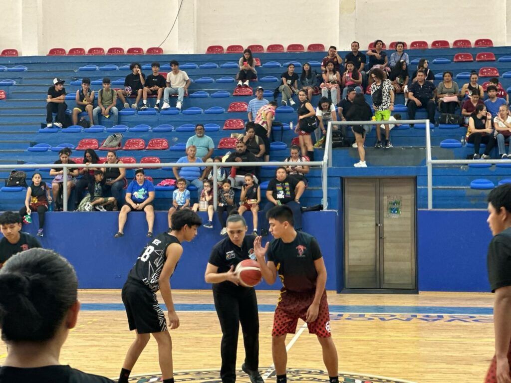 La Secundaria René Fajardo domina el basquetbol estudiantil en Solidaridad
