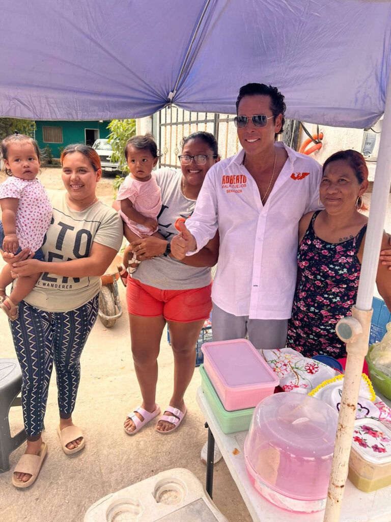 Recorre Roberto Palazuelos las colonias Tres Reyes y Lombardo Toledano de Cancún