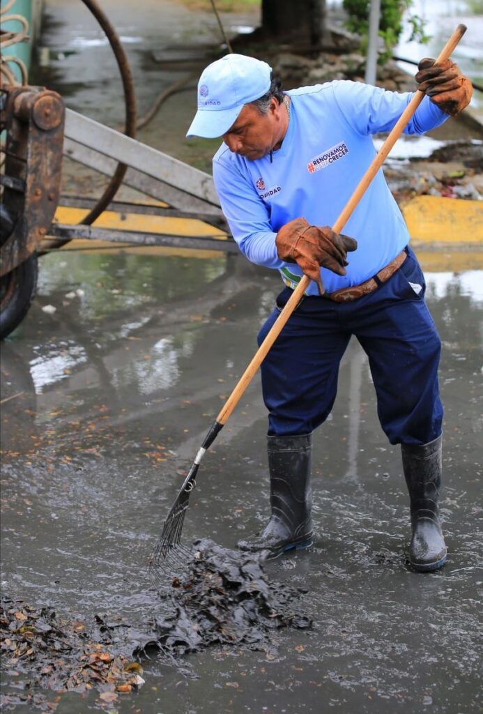Garantizan salud solucionando problemas de alcantarillado