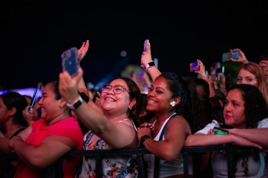 Más de 20 mil personas vibraron con Jesse & Joy en el carnaval de Playa del Carmen