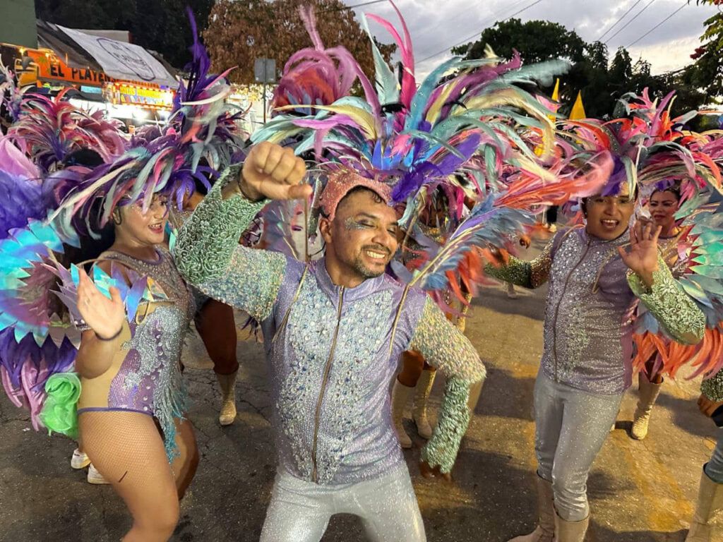 Juventud y tradición brillan en el Carnaval del Pueblo Playa del Carmen 2025