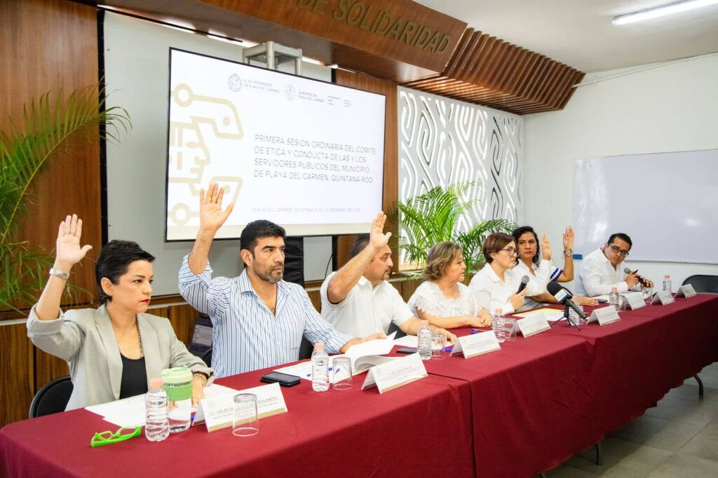 Firman convenio para modernizar control interno y combatir corrupción en Playa del Carmen