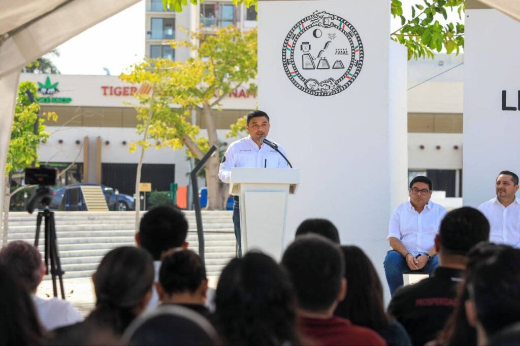 Gobierno de Playa del Carmen conmemora el 219 aniversario del natalicio de Benito Juárez
