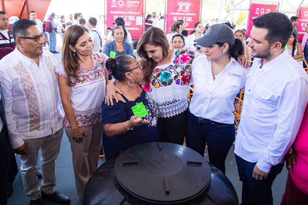 “La Voz del Pueblo” llegó a Puerto Aventuras; Estefanía Mercado acompaña a la Gobernadora durante la jornada
