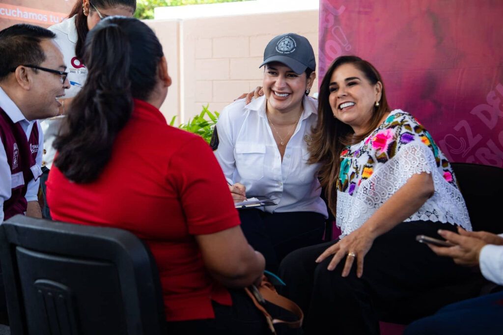“La Voz del Pueblo” llegó a Puerto Aventuras; Estefanía Mercado acompaña a la Gobernadora durante la jornada
