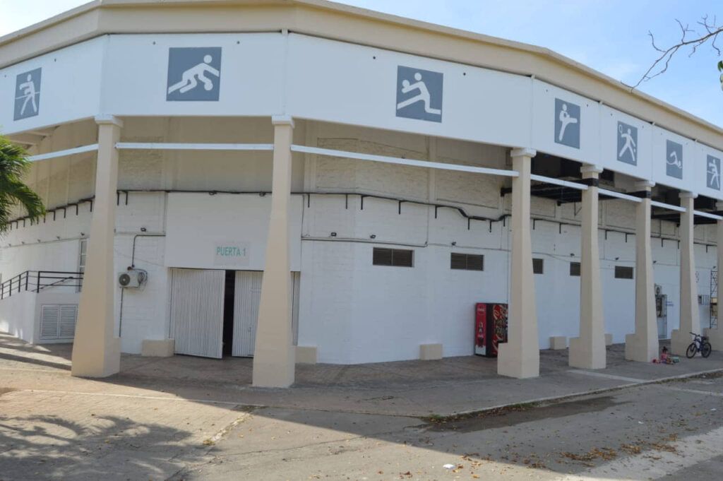 El color Arena Playa ya es visible en edificios públicos de Playa del Carmen