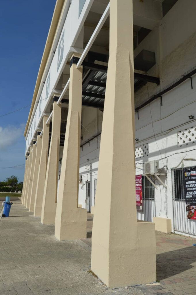 El color Arena Playa ya es visible en edificios públicos de Playa del Carmen