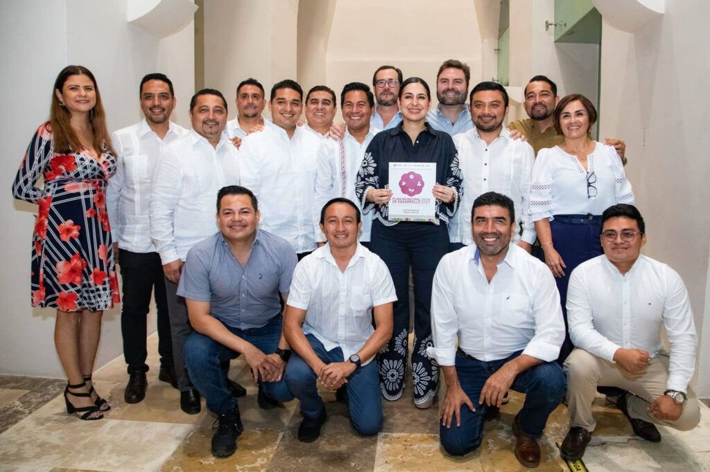 Estefanía Mercado cumple, entrega el Plan Municipal de Desarrollo 2024-2027